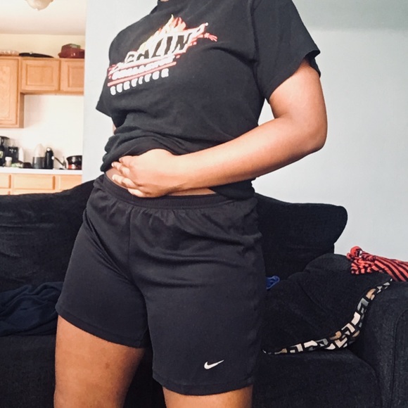Classic NIKE Shorts - Picture 2 of 2